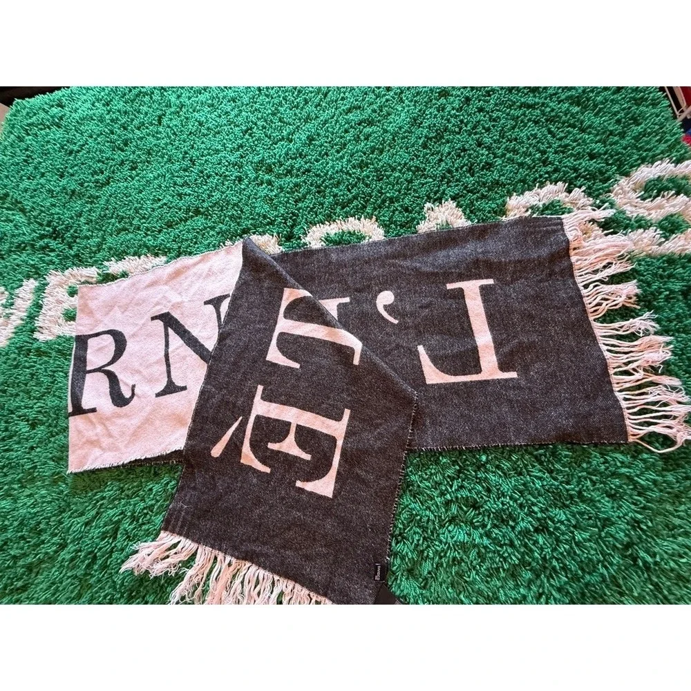 H&M DIVIDED L'ETERNITE Black Pink Romantic Scarf 80